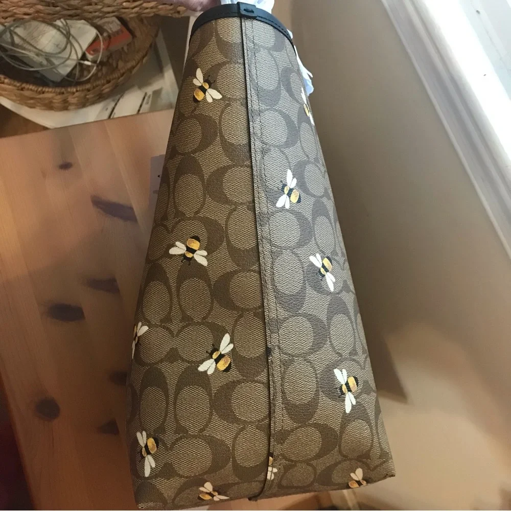 🐝 🥰 Coach City Tote In Signature Canvas With Bee Print_11